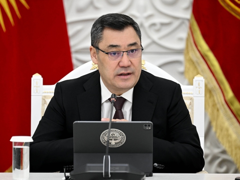 دفتر رئیس جمهور صدیر جپاروف گفت که وی قبل از تصمیم گیری با 40 نماینده رسانه دیدار کرده است. (عکس: سایت ریاست جمهوری قرقیزستان)